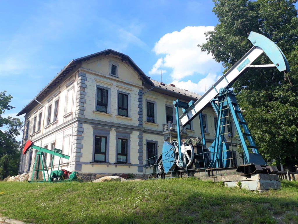 Muzeum naftového dobývání a geologie z.s.