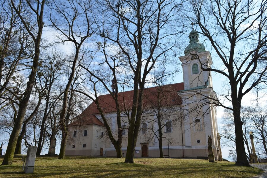 Barokní kostel sv. Jana Křtitele FOTO