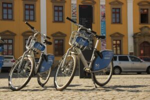 Sdílená kola v Uherské Hradišti usnadňují pohyb městem FOTO