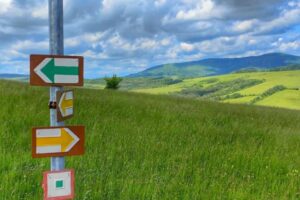 Nová turistická trasa ze Strání propojuje výhledy, louky a hřebenovou červenou značku FOTO