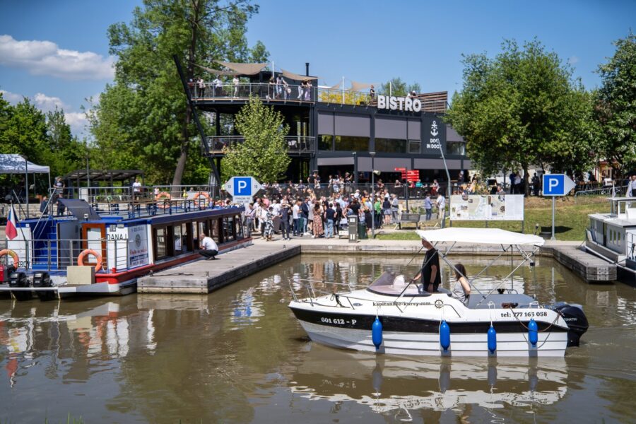 Přístavní mix: plavby, víno a sport FOTO