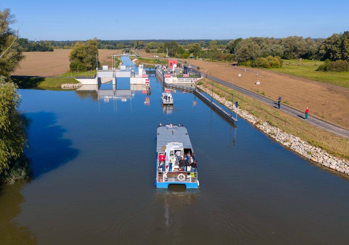 Lodě z Baťova kanálu konečně plují až do Hodonína
