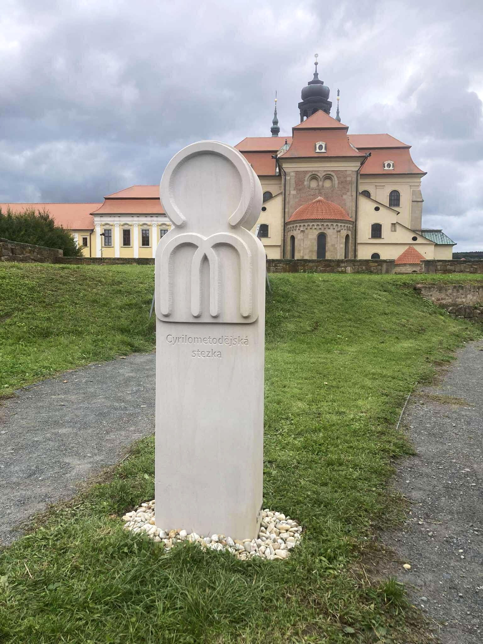 Na Velehradě byl odhalen nový milníkový kámen Cyrilometodějské stezky