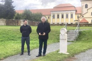 Na Velehradě byl odhalen nový milníkový kámen Cyrilometodějské stezky FOTO