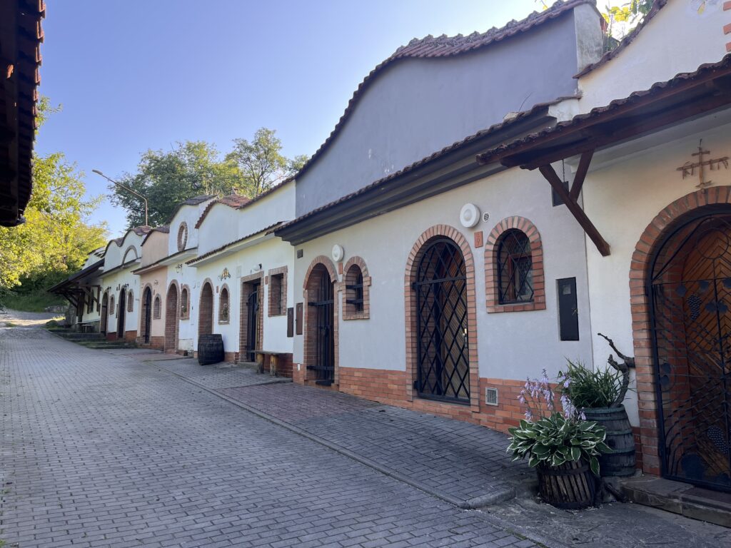 Na kole malebným Podchřibím