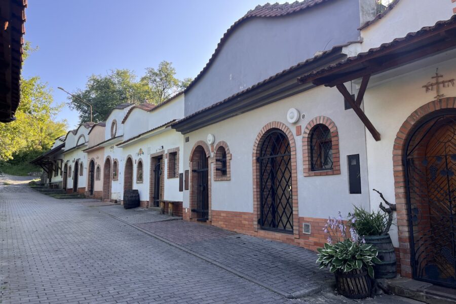 Na kole malebným Podchřibím