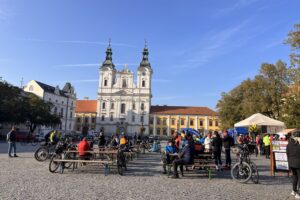 Vinařské stezky Uherskohradišťska uzavřeli cyklisti i pěší FOTO