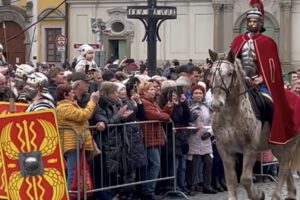 Žehnání Svatomartinského vína v Uherském Hradišti přineslo na 50 vzorků vín k ochutnání FOTO