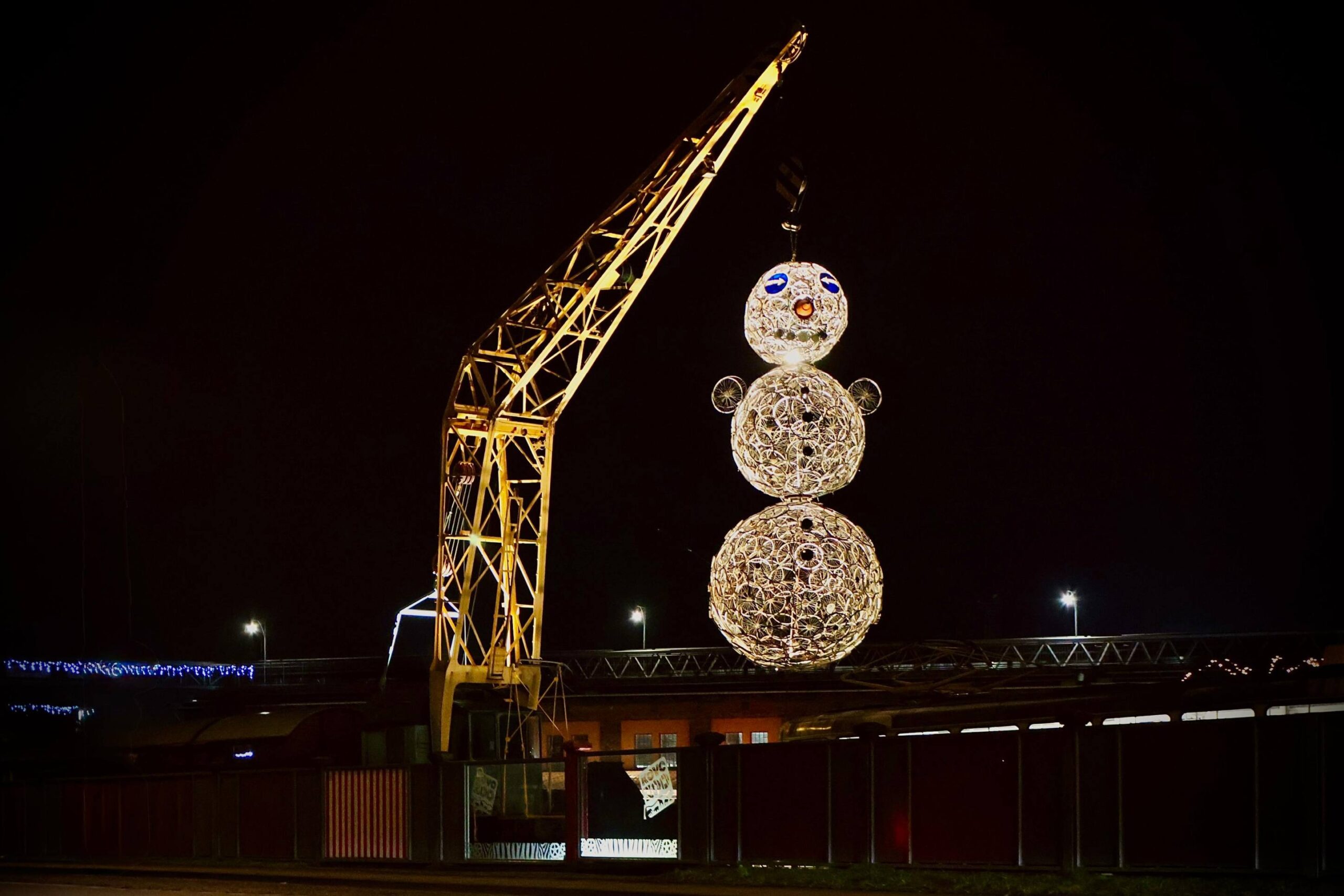 Sněhulák z&nbsp;ráfků a&nbsp;betlém z&nbsp;kovu: Vánoce na&nbsp;Slovácku jinak