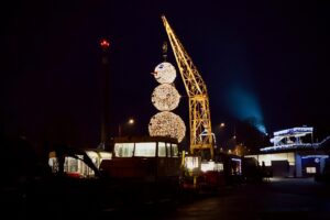 Sněhulák z&nbsp;ráfků a&nbsp;betlém z&nbsp;kovu: Vánoce na&nbsp;Slovácku jinak FOTO