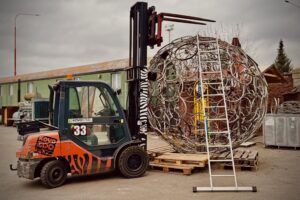 Sněhulák z&nbsp;ráfků a&nbsp;betlém z&nbsp;kovu: Vánoce na&nbsp;Slovácku jinak FOTO