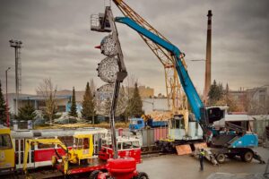Sněhulák z&nbsp;ráfků a&nbsp;betlém z&nbsp;kovu: Vánoce na&nbsp;Slovácku jinak FOTO