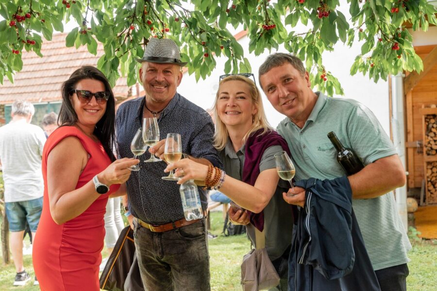 Derflanské otevřené sklepy 2026 FOTO