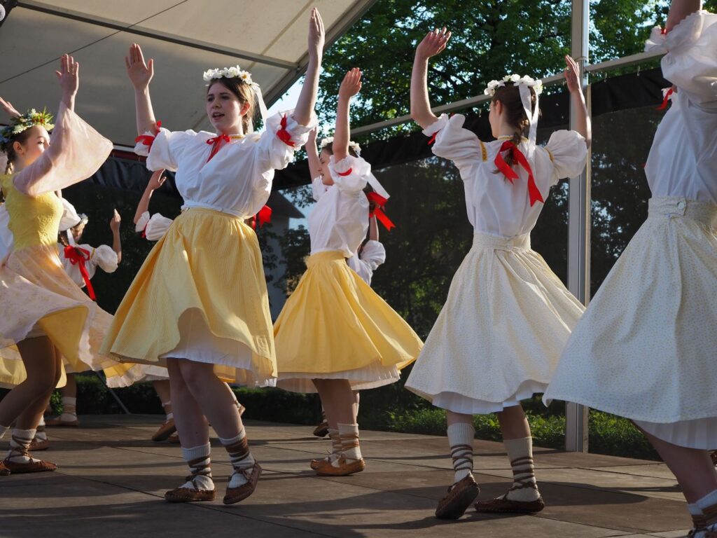 Stavění máje v&nbsp;Bojkovicích