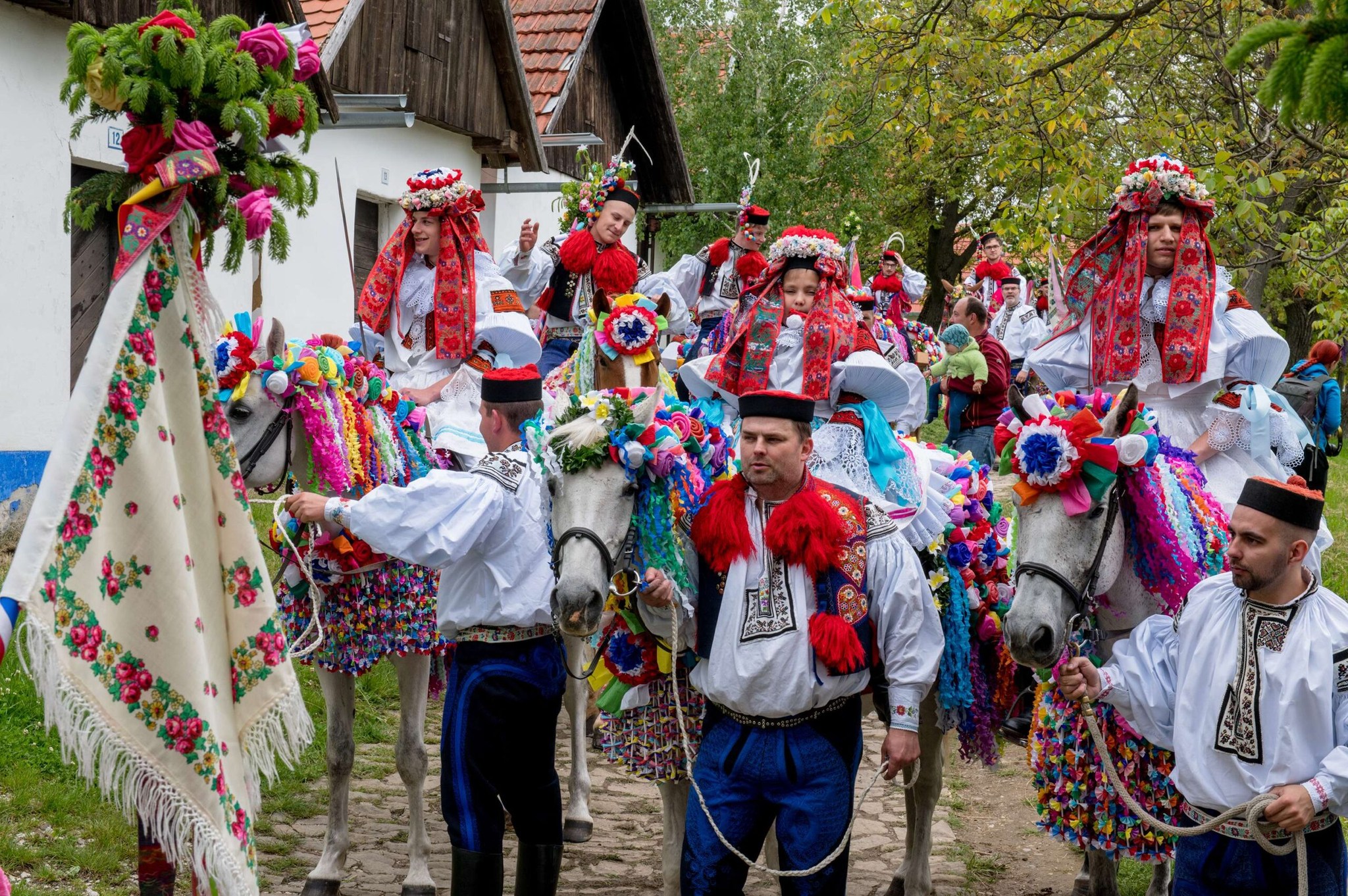 Na krále, mamičko, na&nbsp;krále! Jízda králů na&nbsp;Slovácku – letos ve&nbsp;Vlčnově i&nbsp;v Kunovicích