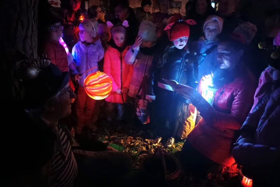 Lucerničkový průvod, uspávání broučků a&nbsp;berušek FOTO